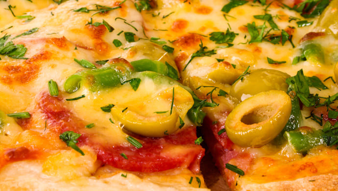 Pizza au Chorizo et olives vertes